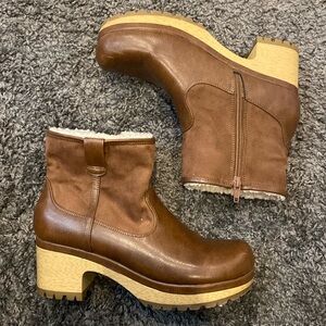 Brown boots winter size 8.5